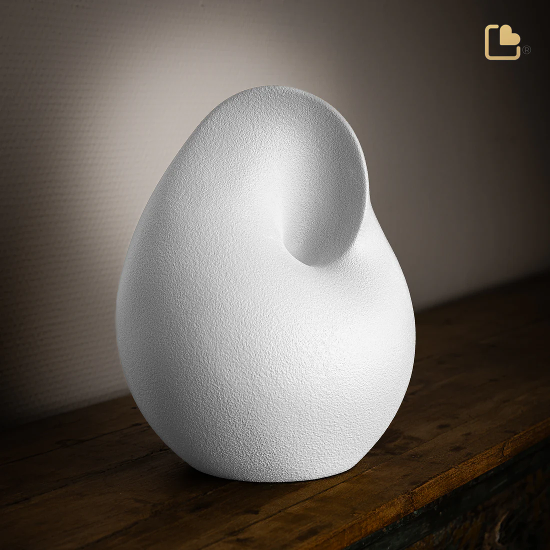 Soulful Shell White Porcelain Urn